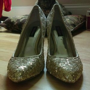 WHBM Gold Sequin Party Pumps/ Heels sz. 7.5